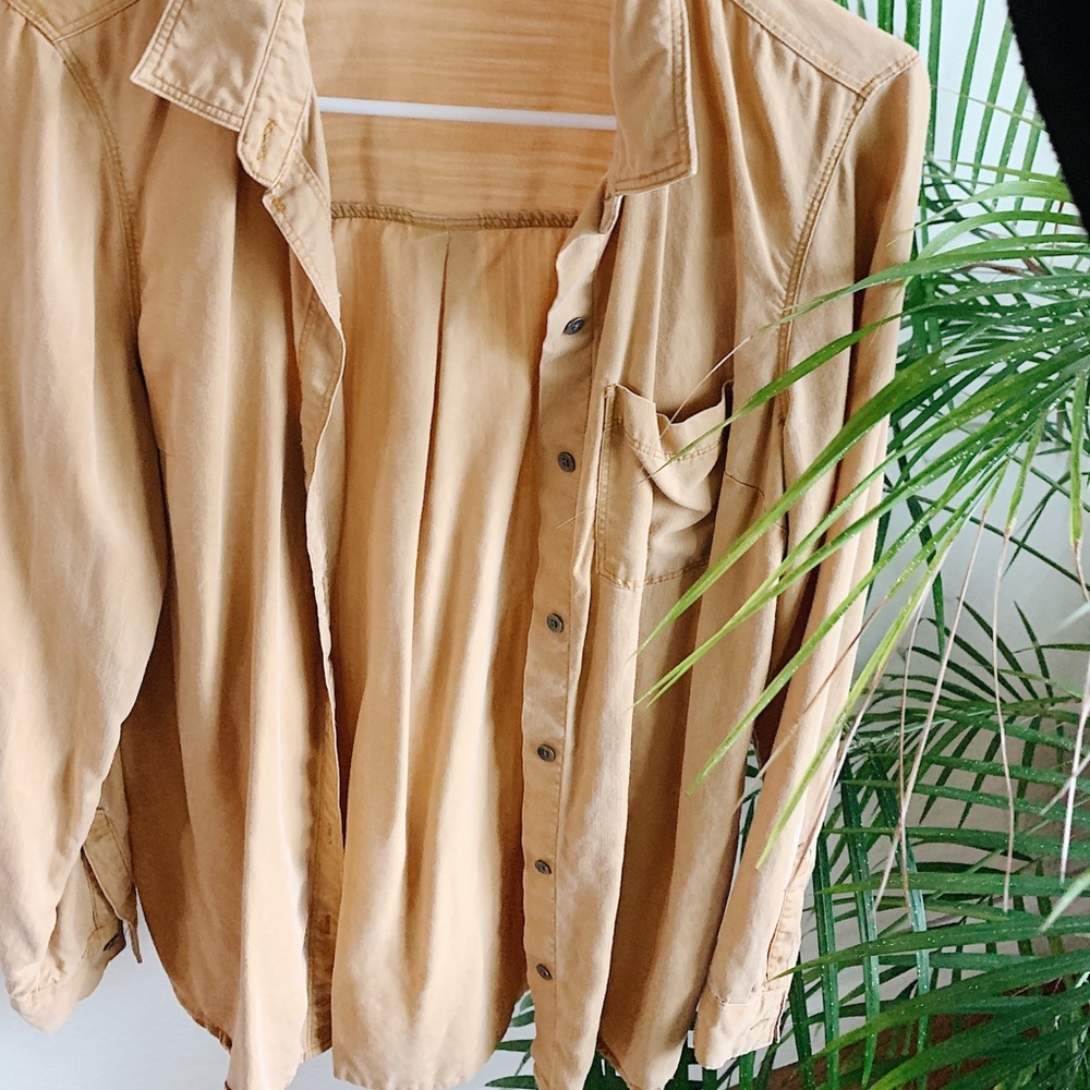 OLD NAVY YELLOW OVERSIZED BUTTON UP- LIGHTLY WORN